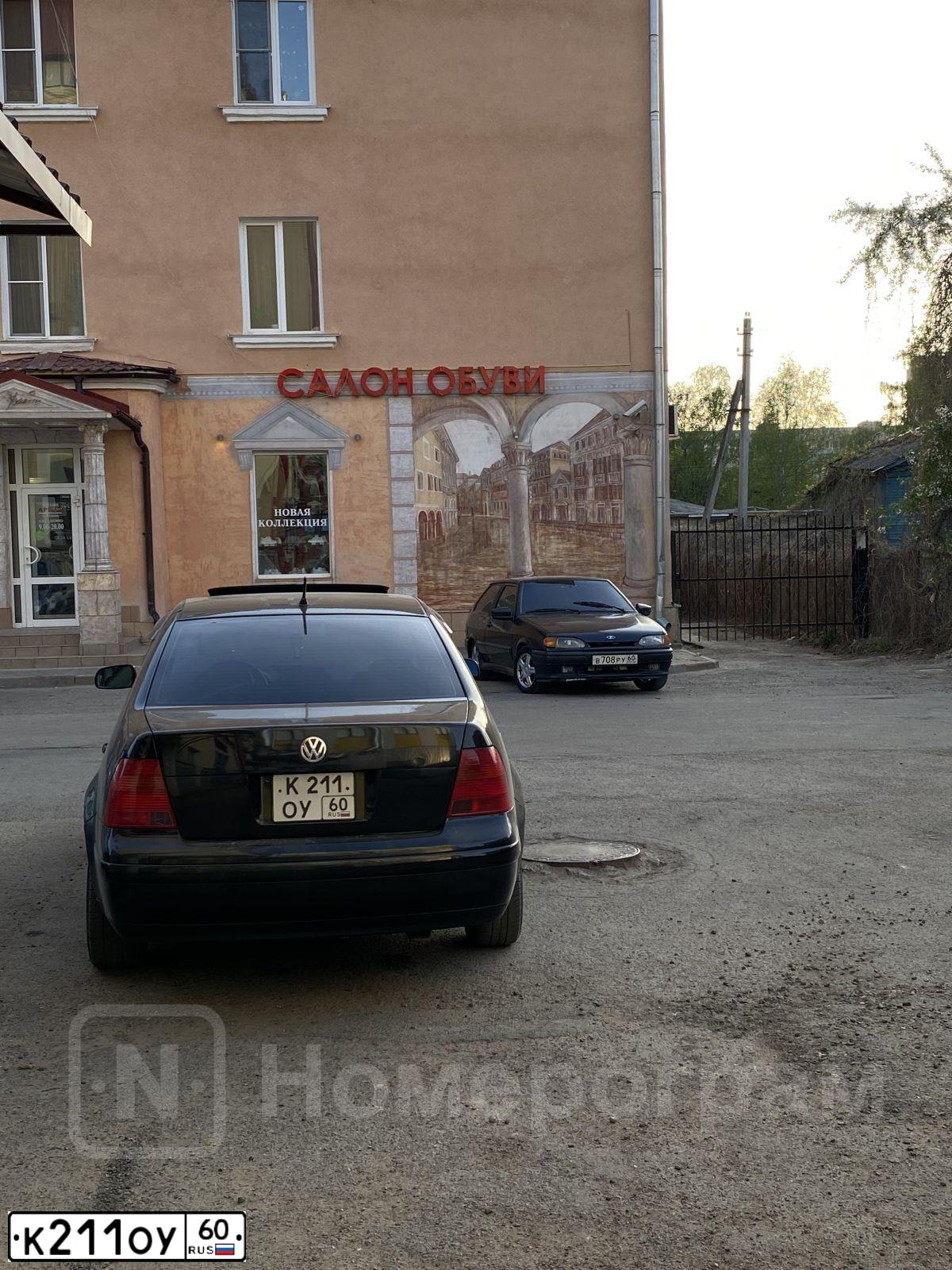 Фото автомобиля VOLKSWAGEN JETTA, 2000 — госномер К211ОУ60. Цвет: ЧЕРНЫЙ