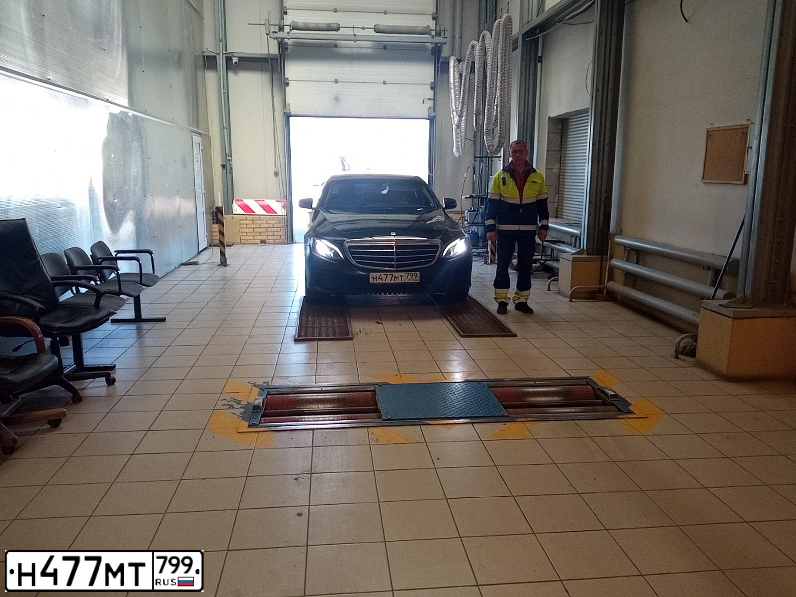 Фото автомобиля MERCEDES E-KLASSE, 2018 — госномер Н477МТ799. Цвет: ЧЕРНЫЙ