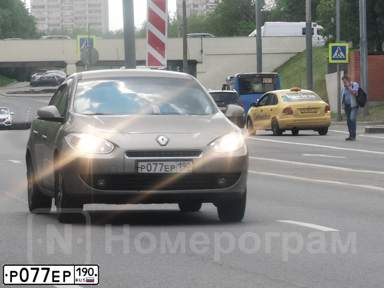 Фото автомобиля RENAULT FLUENCE, 2010 — госномер Р077ЕР190. Цвет: БЕЖЕВЫЙ