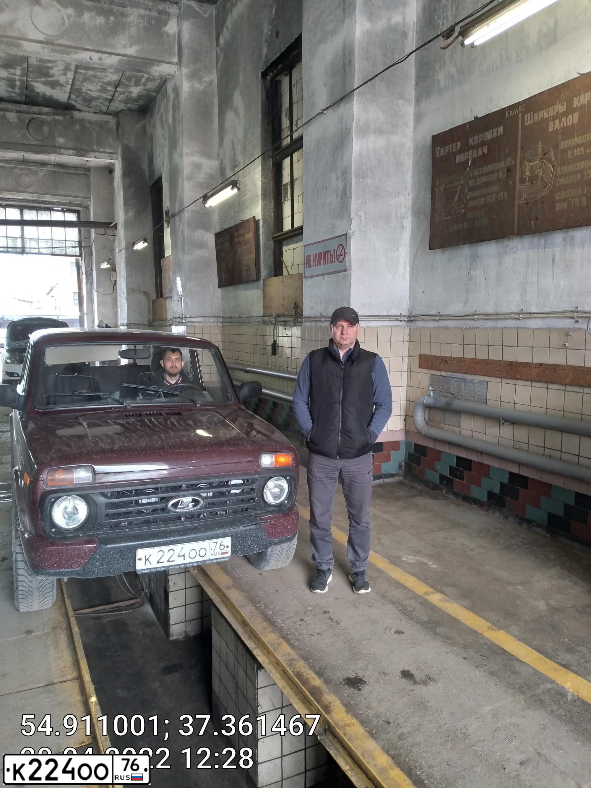 Фото автомобиля LADA 2121 NIVA, 2009 — госномер О875МС790. Цвет: ТЕМНО-ВИШНЕВЫЙ