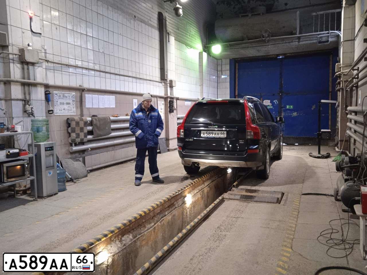 Фото автомобиля VOLVO XC90, 2007 — госномер А589АА66. Цвет: ЧЕРНЫЙ