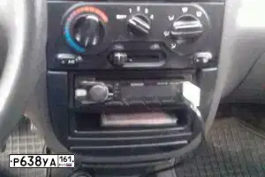Фото автомобиля CHEVROLET LANOS, 2006 — госномер А494КТ180. Цвет: Серебристый