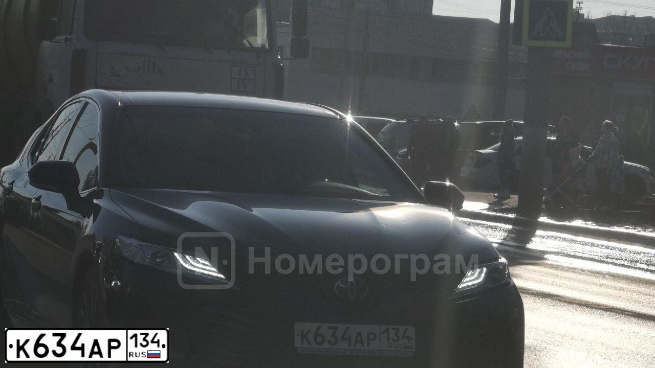 Фото автомобиля TOYOTA CAMRY, 2020 — госномер К634АР134