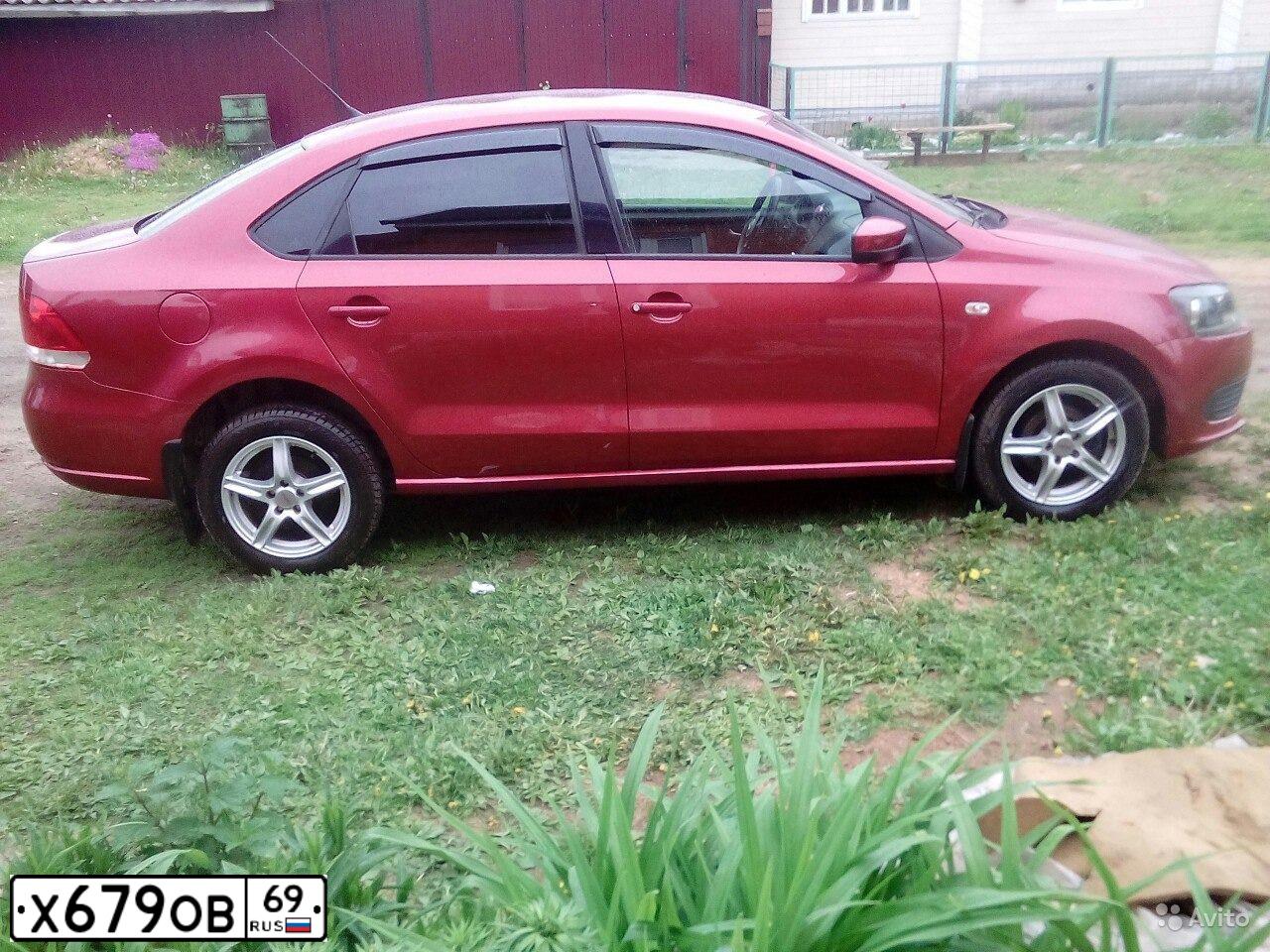 Фото автомобиля VOLKSWAGEN POLO, 2010 — госномер О426КЕ40. Цвет: ВИШНЕВО-КРАСНЫЙ
