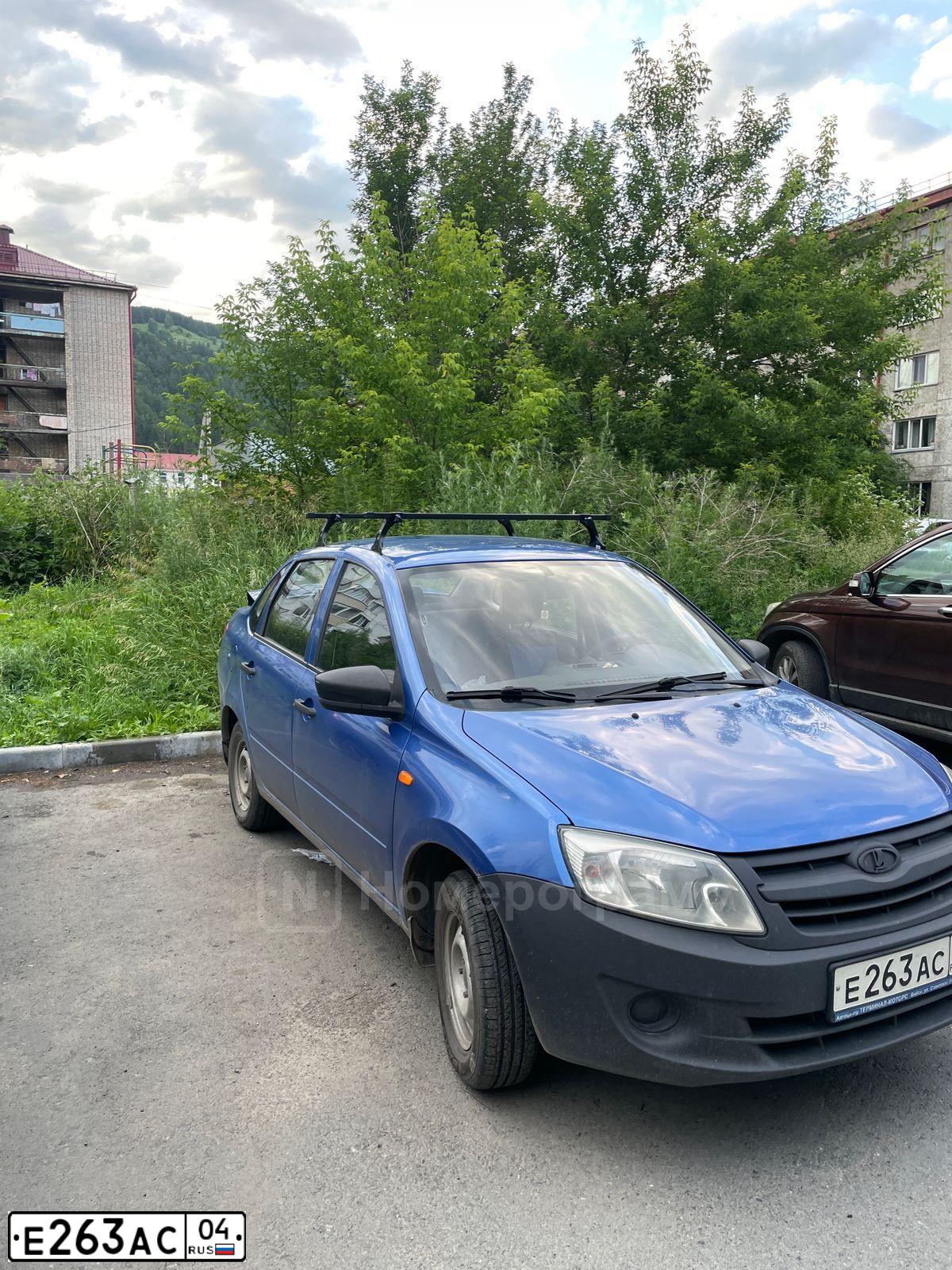 Фото автомобиля LADA 2190 GRANTA, 2015 — госномер Е263АС04. Цвет: ЯРКО-СИНИЙ
