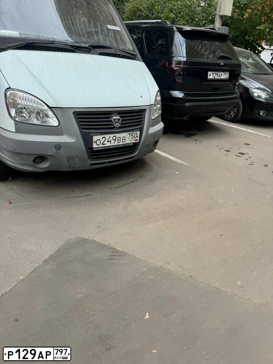 Фото автомобиля FORD EXPLORER, 2013 — госномер В025УМ750. Цвет: ЧЕРНЫЙ