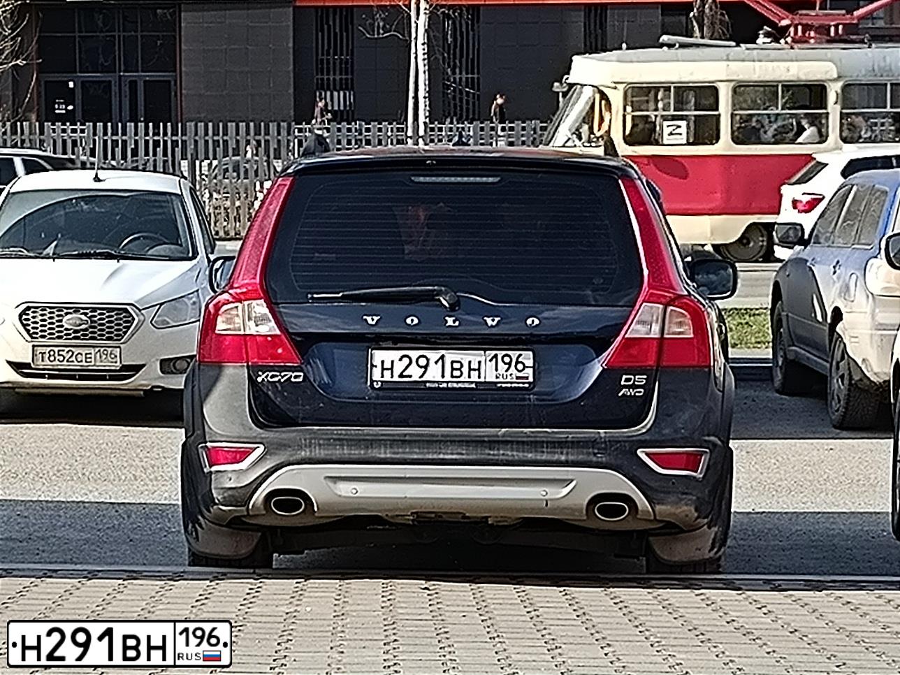 Фото автомобиля VOLVO XC70, 2011 — госномер Н291ВН196. Цвет: синий