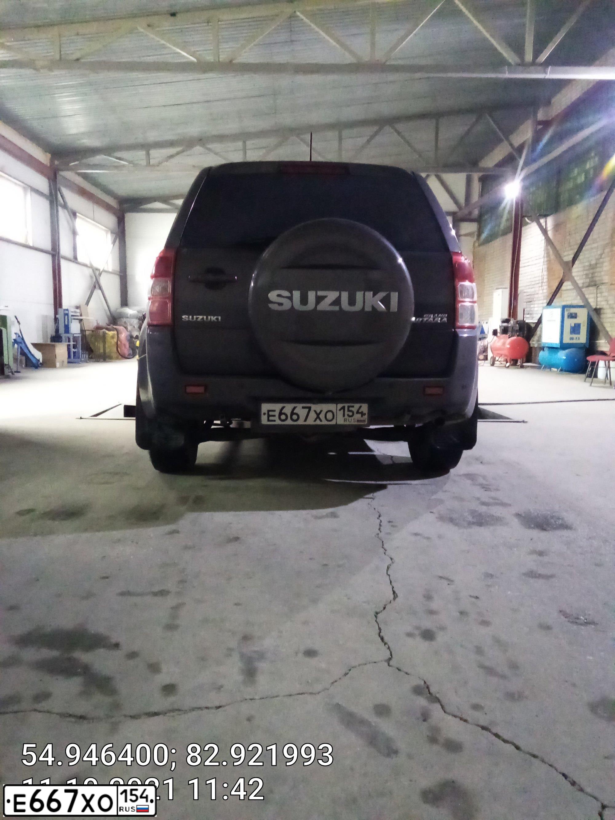 Фото автомобиля SUZUKI /GRAND/ VITARA, 2011 — госномер Х494СН64. Цвет: Серый