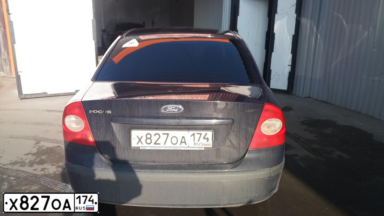 Фото автомобиля FORD FOCUS, 2006 — госномер Х827ОА174. Цвет: Темно-синий