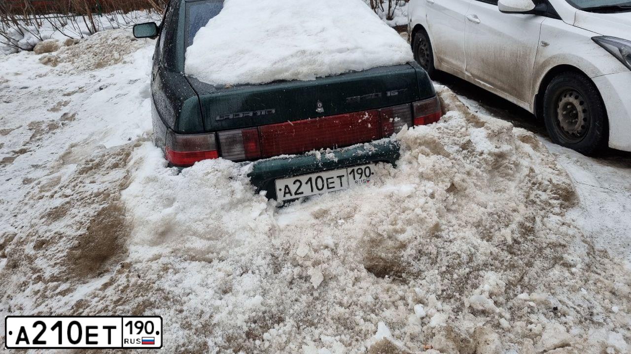 Фото автомобиля LADA 2110, 2004 — госномер Т235РН90. Цвет: ЗЕЛЕНЫЙ ТЕМНЫЙ
