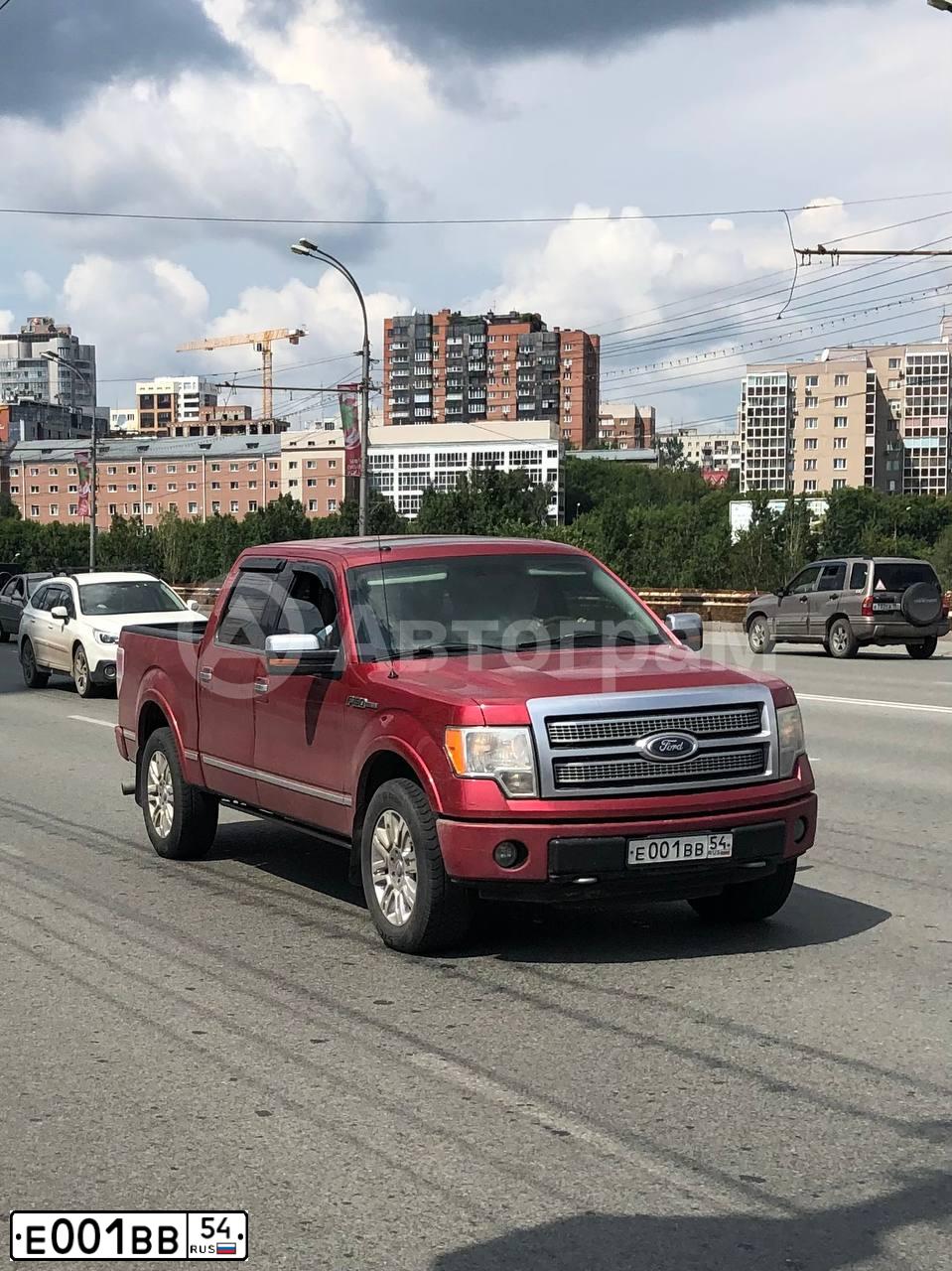 Фото автомобиля FORD F-SERIE, 2009 — госномер Е001ВВ54. Цвет: КРАСНЫЙ