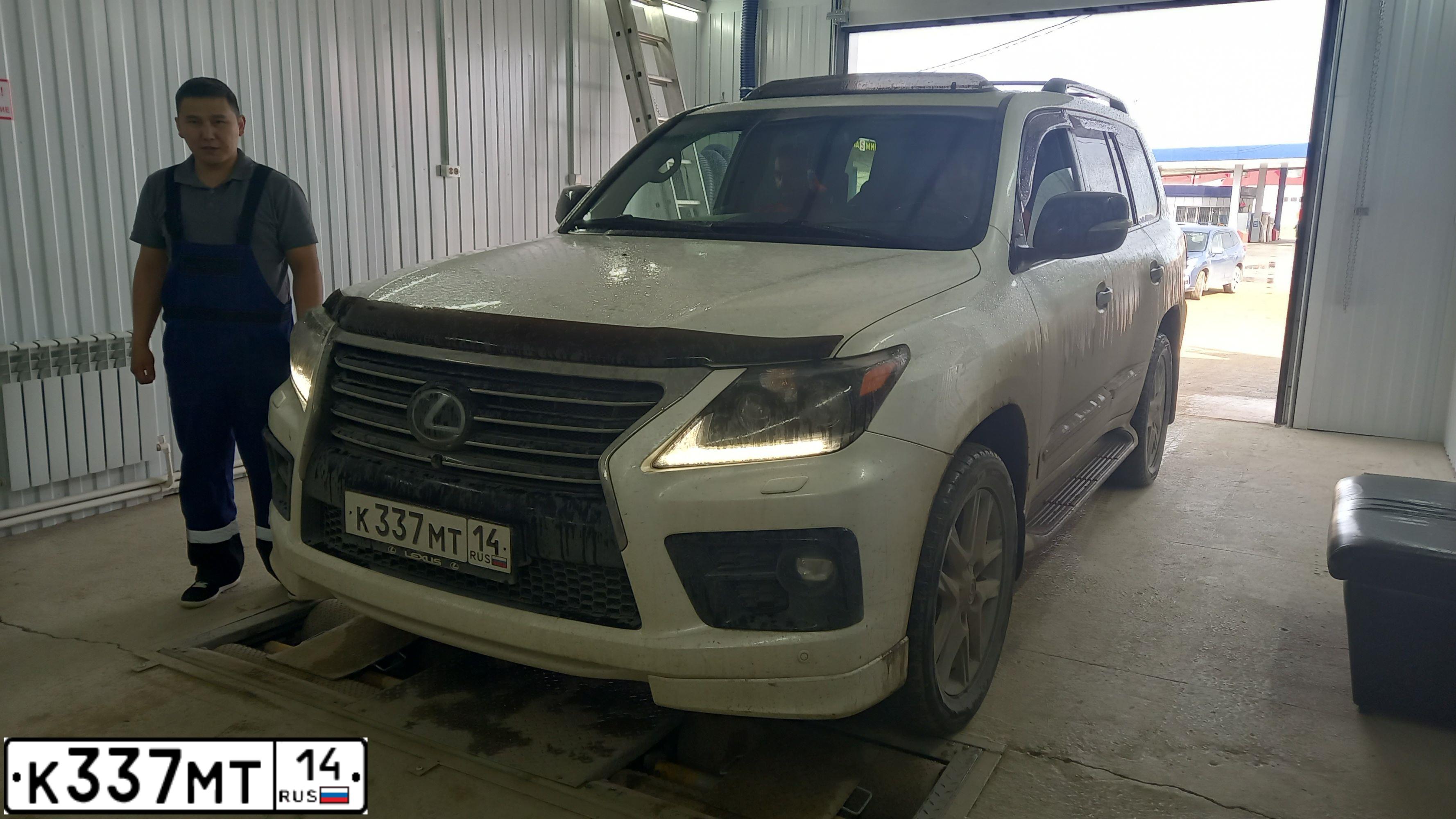 Фото автомобиля LEXUS S LX, 2014 — госномер К337МТ14. Цвет: Белый
