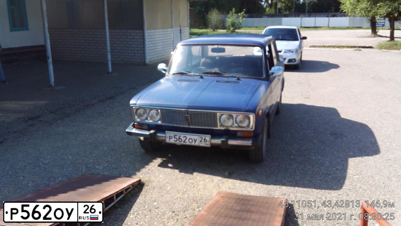 Фото автомобиля LADA 2106, 1997 — госномер Р562ОУ26. Цвет: синий