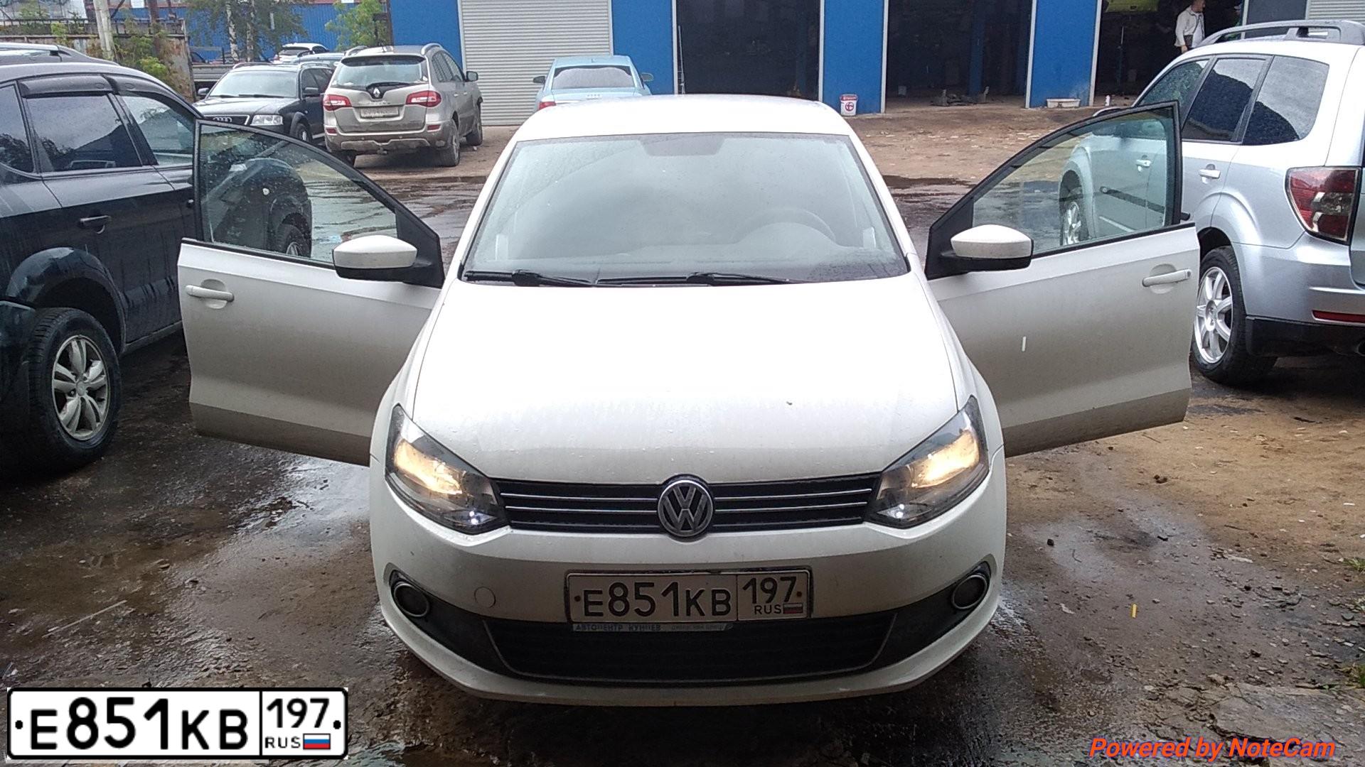 Фото автомобиля VOLKSWAGEN POLO, 2010 — госномер Е851КВ197. Цвет: БЕЛЫЙ