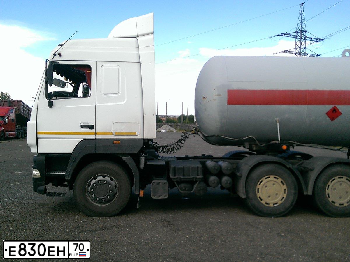 Фото автомобиля MAZ 6430 /6X4/, 2012 — госномер Е591ТЕ70. Цвет: Белый