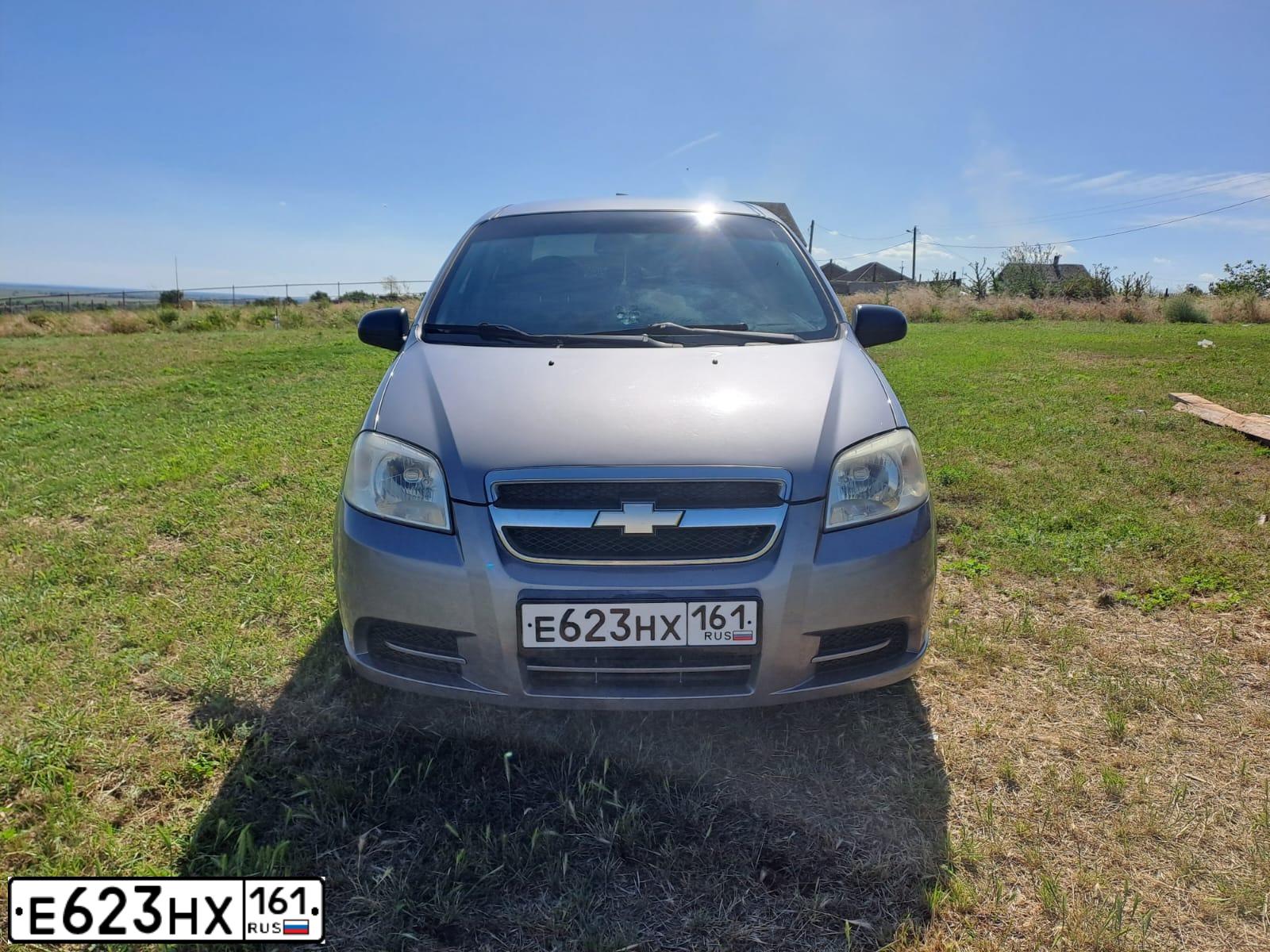 Фото автомобиля CHEVROLET AVEO, 2009 — госномер Е623НХ161. Цвет: СЕРЫЙ