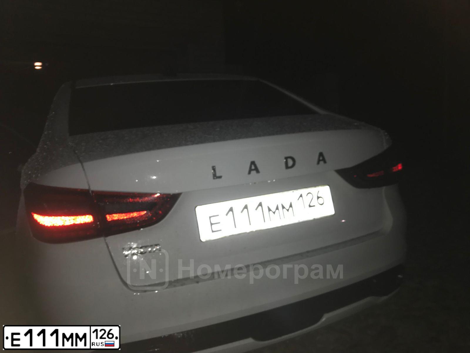 Фото автомобиля MERCEDES C-KLASSE, 2019 — госномер Е111ММ126. Цвет: БЕЛЫЙ