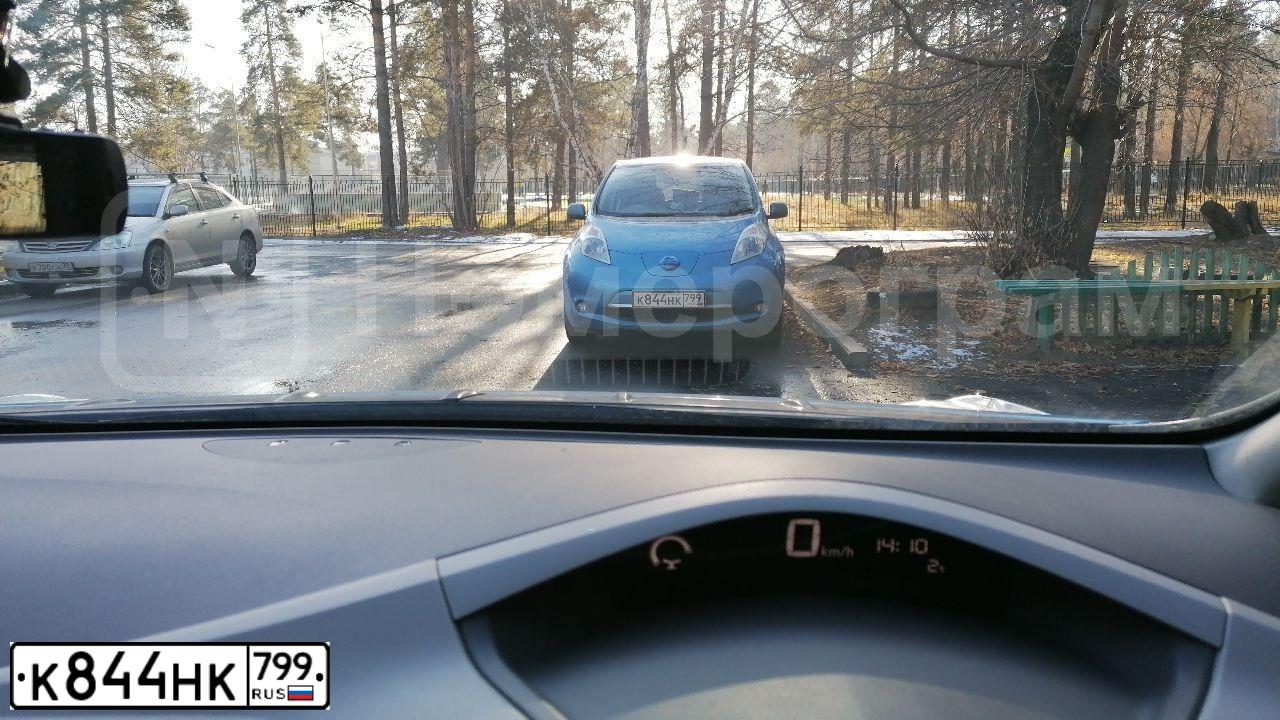 Фото автомобиля MITSUBISHI OUTLANDER, 2011 — госномер Х975РМ197. Цвет: Коричневый