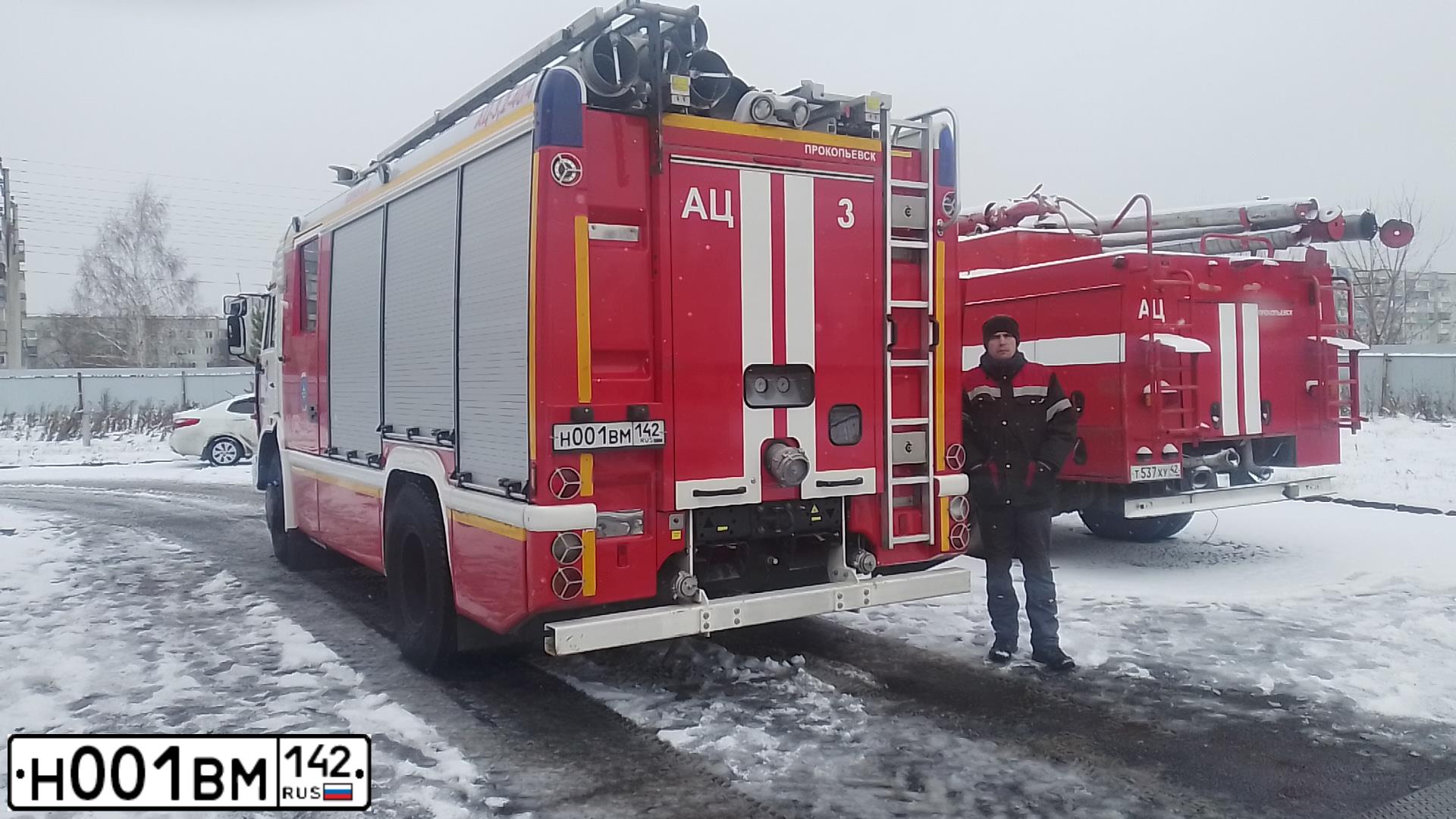 Фото автомобиля KAMAZ 43253 /4X2/, 2013 — госномер Н001ВМ142. Цвет: ЦВ СХ А8 ПО ГОСТ Р 50574-2019