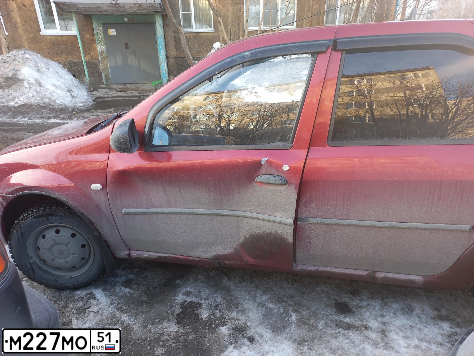 Фото автомобиля RENAULT LOGAN, 2010 — госномер М227МО51. Цвет: КРАСНЫЙ