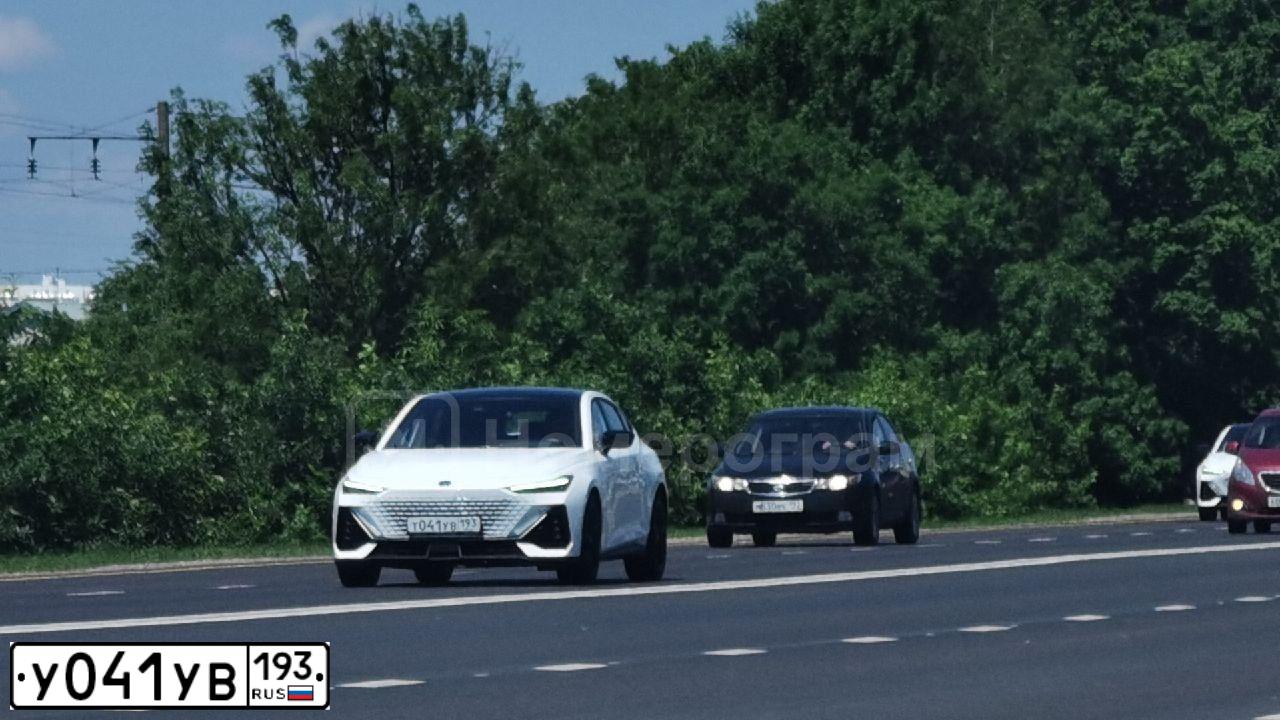 Фото автомобиля AUDI Q3, 2019 — госномер С544ЕР977. Цвет: Оранжевый