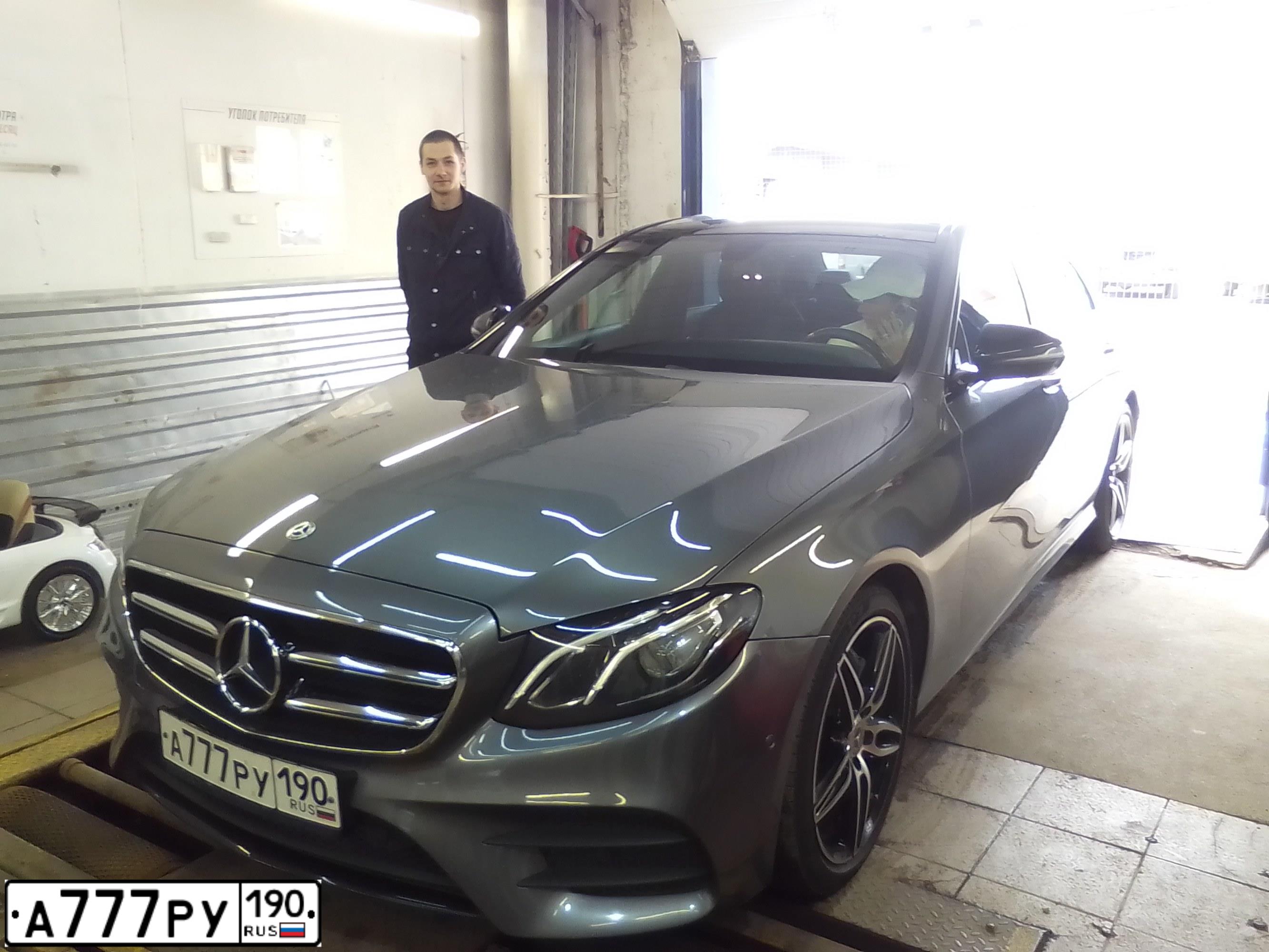 Фото автомобиля MERCEDES E-KLASSE, 2013 — госномер А777РУ190. Цвет: БЕЛЫЙ ЧЕРНЫЙ