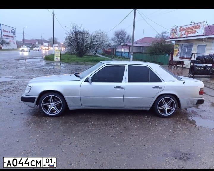 Фото автомобиля LADA 2112, 2006 — госномер А044СМ01. Цвет: СВЕТЛО-СЕРЕБ МЕТАЛЛ