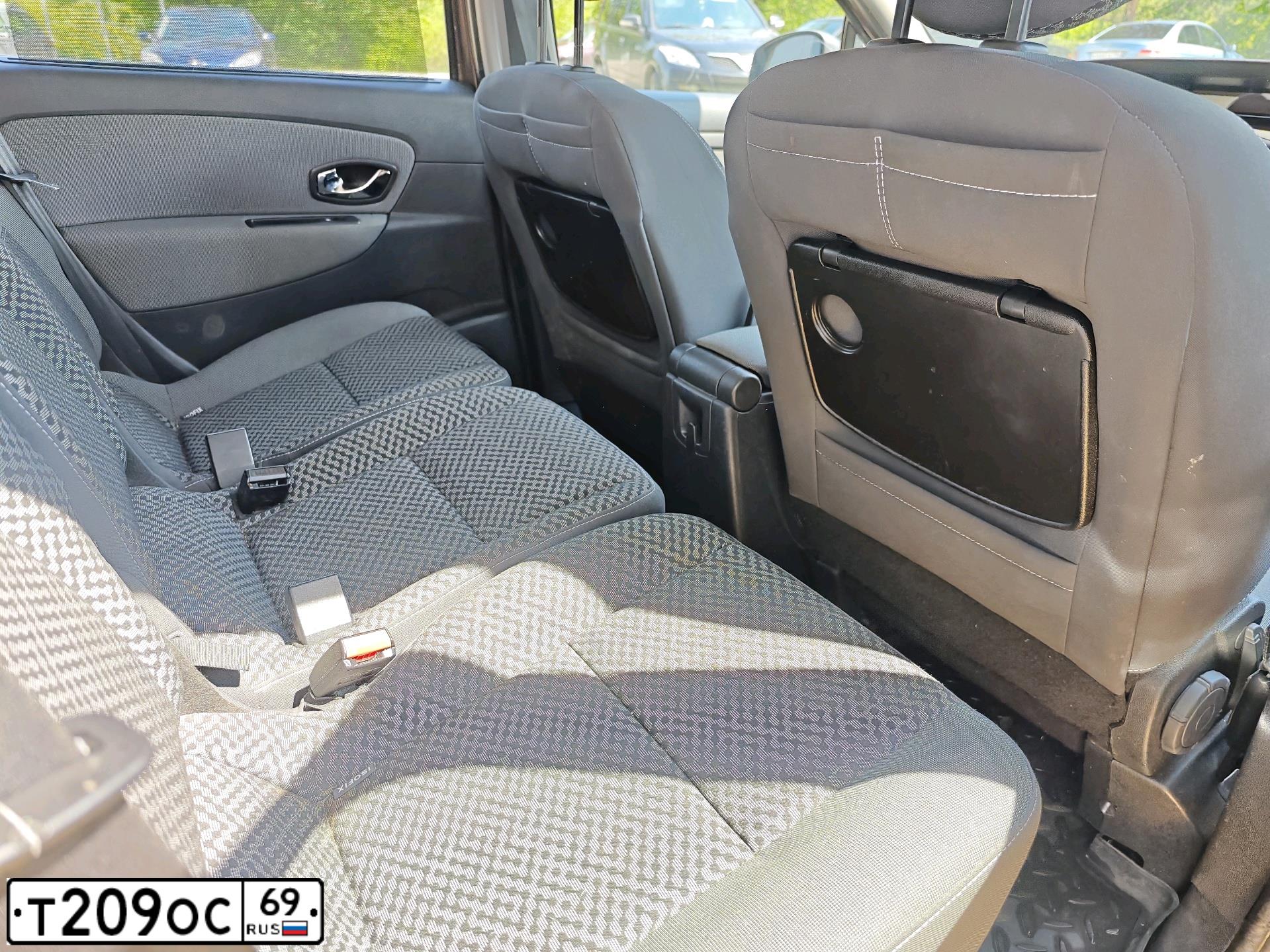 Фото автомобиля RENAULT MEGANE /GRAND/ SCENIC, 2011 — госномер Т365ТУ69. Цвет: Коричневый