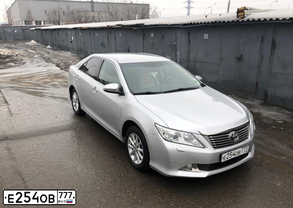 Фото автомобиля TOYOTA CAMRY, 2013 — госномер С588ОО15. Цвет: СЕРЕБ МЕТАЛЛ