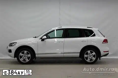 Фото автомобиля VOLKSWAGEN TOUAREG, 2014 — госномер Т384АУ55. Цвет: Белый