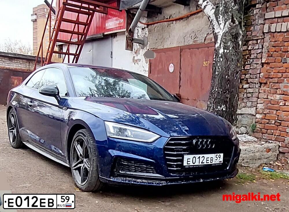 Фото автомобиля АУДИ A5, 2016 — госномер Н124МН702. Цвет: синий