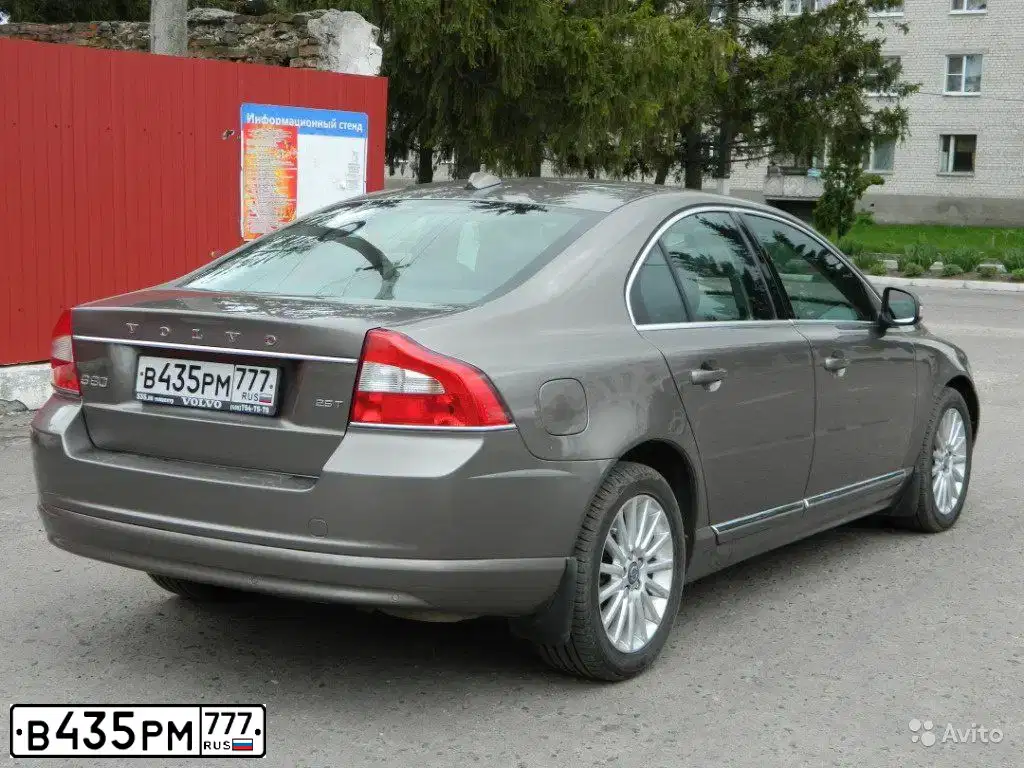 Фото автомобиля VOLVO S80, 2010 — госномер В435РМ777. Цвет: КОРИЧНЕВЫЙ СВЕТЛЫЙ