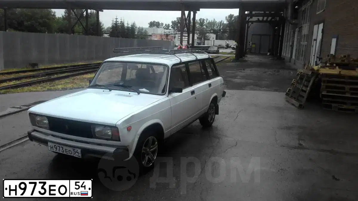 Фото автомобиля LADA 2104, 2001 — госномер Р430НО154. Цвет: ЯРКО БЕЛЫЙ