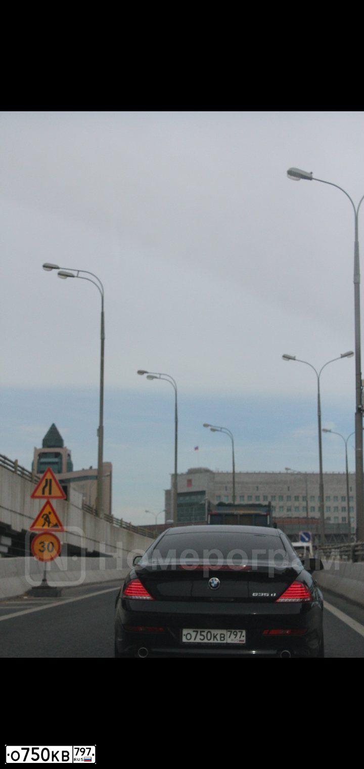 Фото автомобиля BMW 6ER, 2007 — госномер Р633СК136. Цвет: ЧЕРНЫЙ