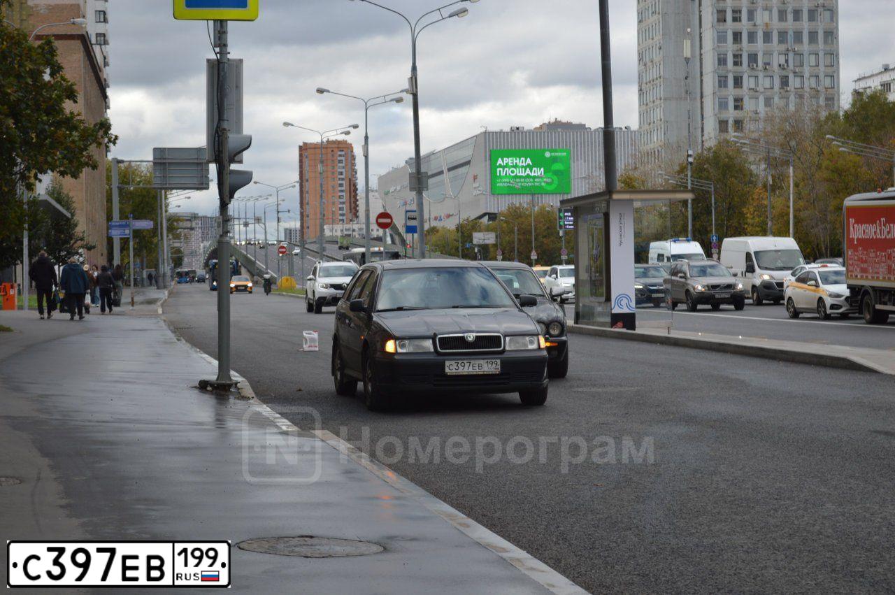 Фото автомобиля DODGE AVENGER, 2007 — госномер Р100ТС77. Цвет: ЧЕРНЫЙ С БЕЛОЙ ПОЛОСОЙ