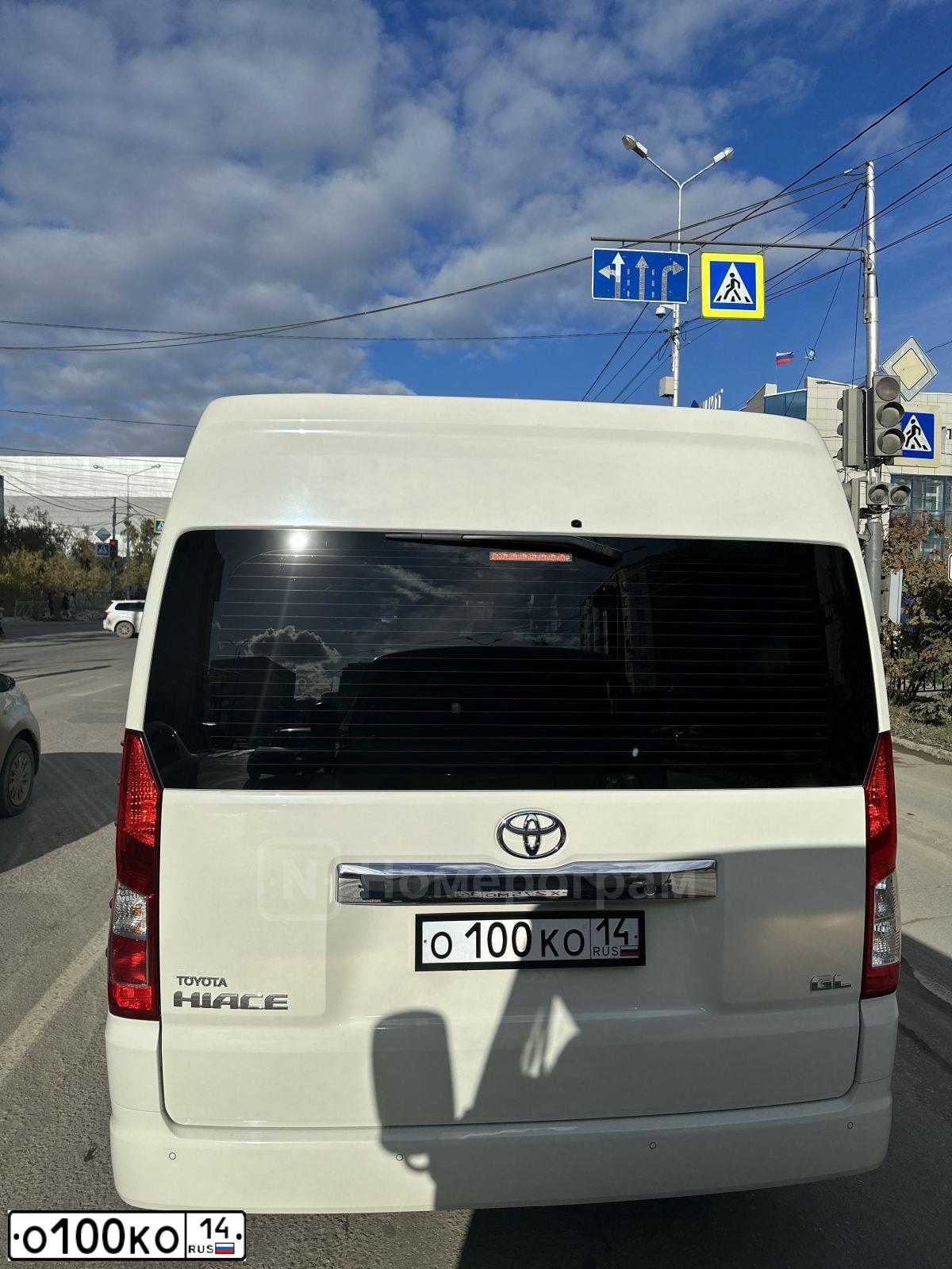 Фото автомобиля TOYOTA LANDCRUISER 200, 2009 — госномер О100КО14. Цвет: СЕРЫЙ