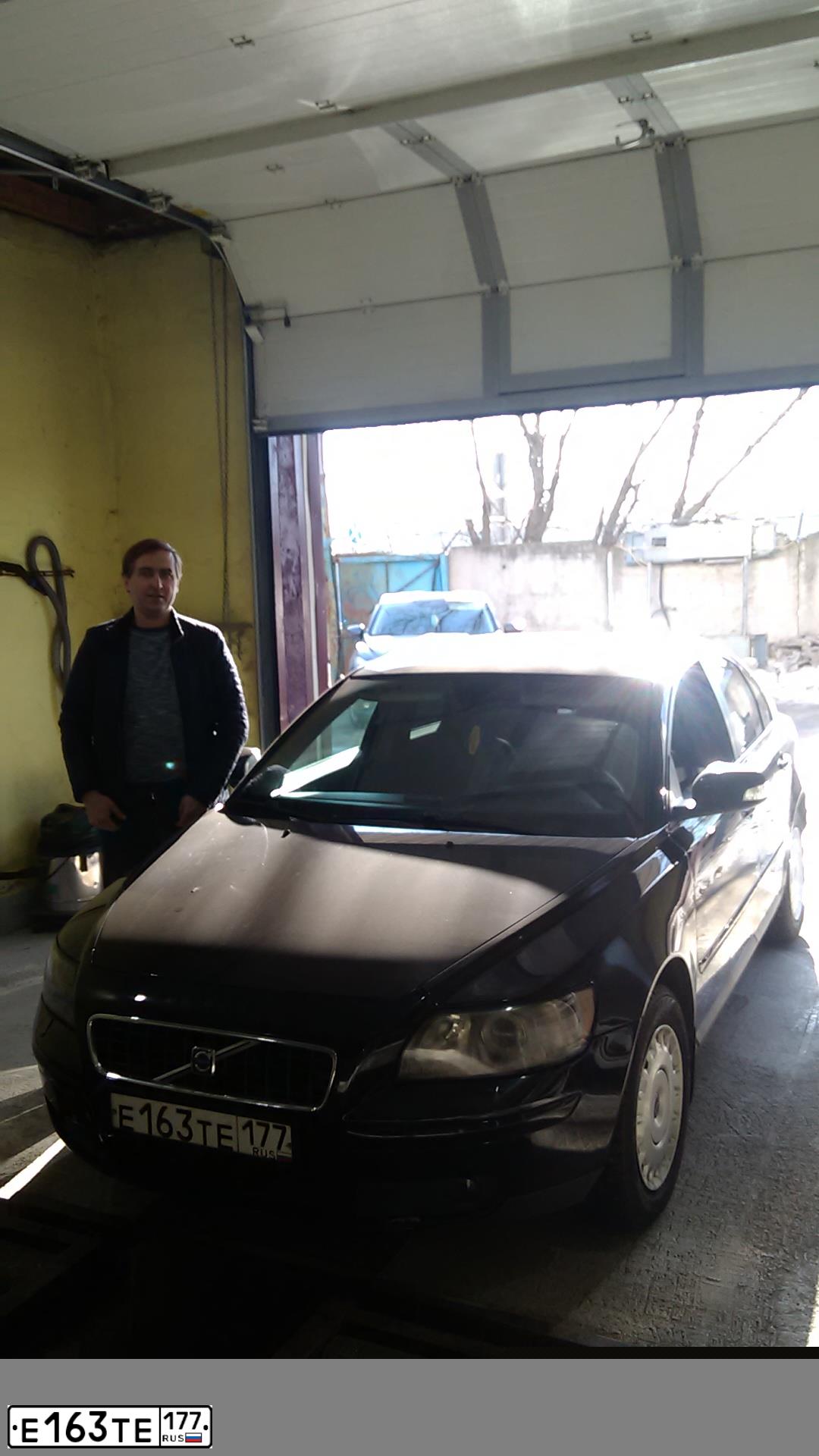 Фото автомобиля VOLVO S40, 2007 — госномер Е163ТЕ177. Цвет: ЧЕРНЫЙ