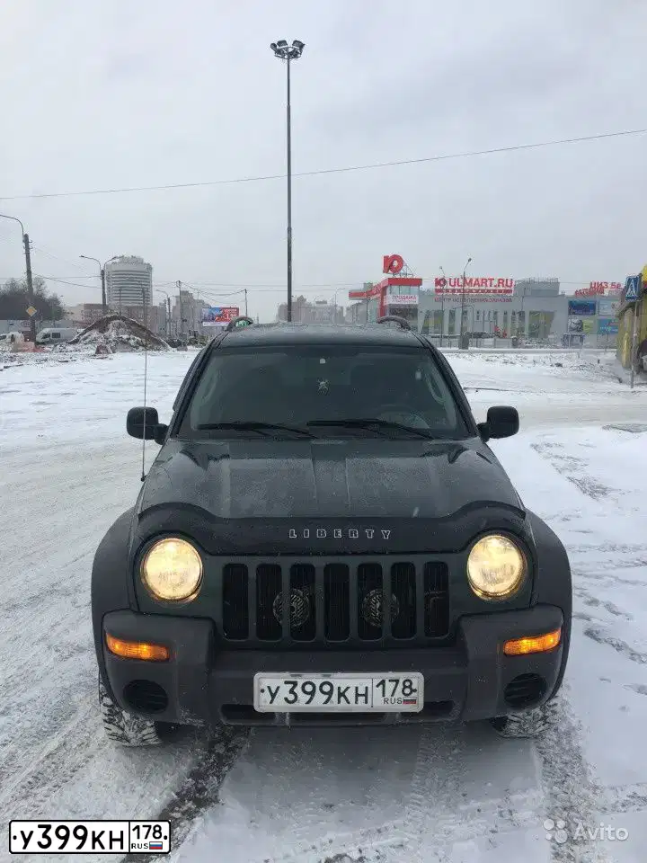 Фото автомобиля JEEP LIBERTY, 2002 — госномер В472НС147. Цвет: ЗЕЛЕНЫЙ