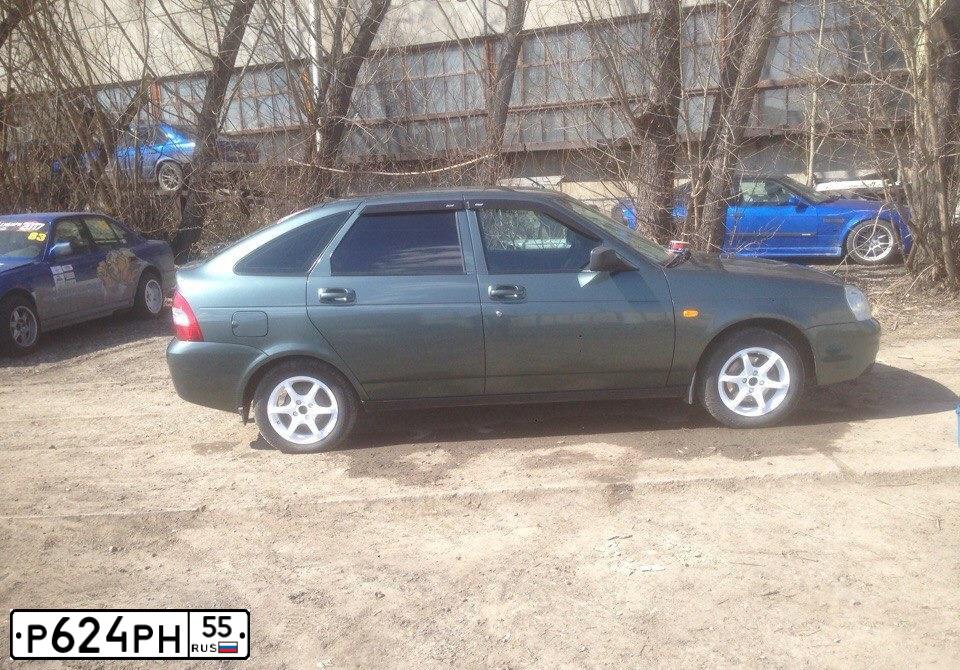 Фото автомобиля LADA 2172 PRIORA, 2011 — госномер Р624РН55. Цвет: СЕРО-СИНЕ-ЗЕЛЕНЫЙ