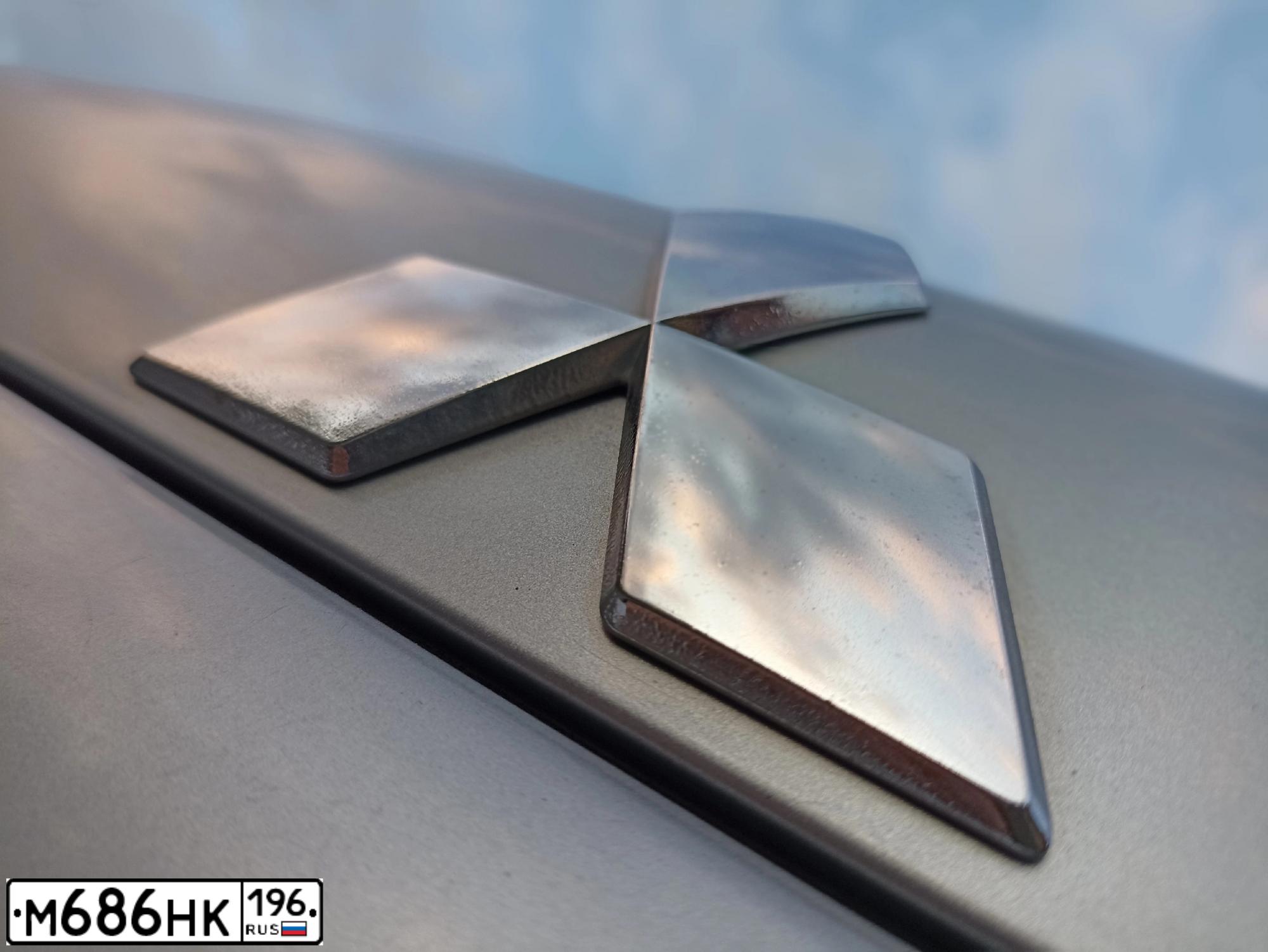 Фото автомобиля MITSUBISHI LANCER, 2008 — госномер М686НК196. Цвет: СЕРЕБРИСТЫЙ