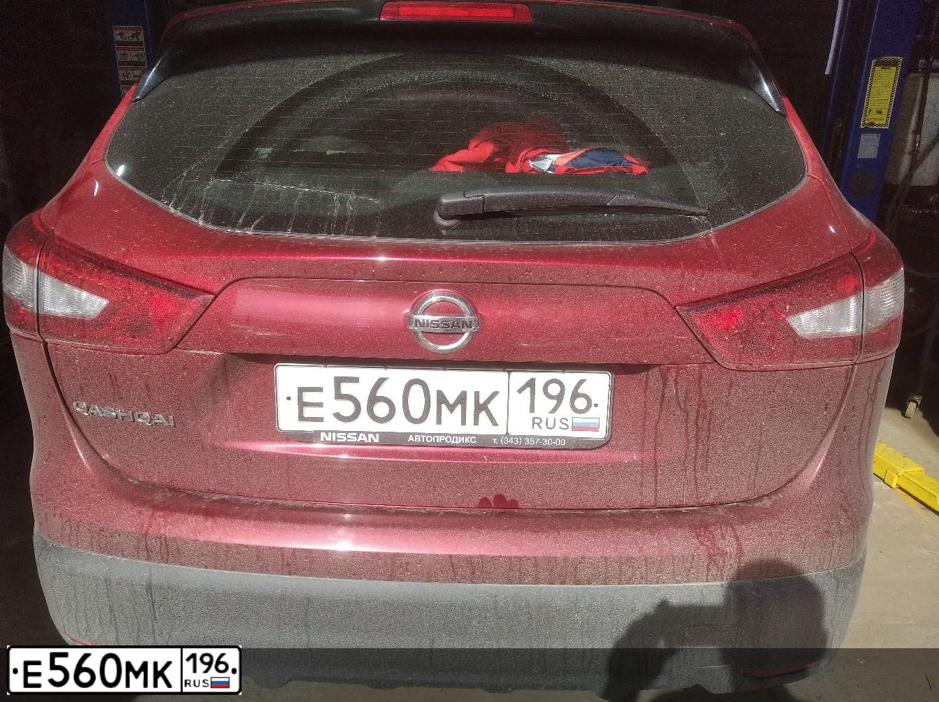 Фото автомобиля NISSAN QASHQAI, 2015 — госномер Е560МК196. Цвет: КРАСНЫЙ