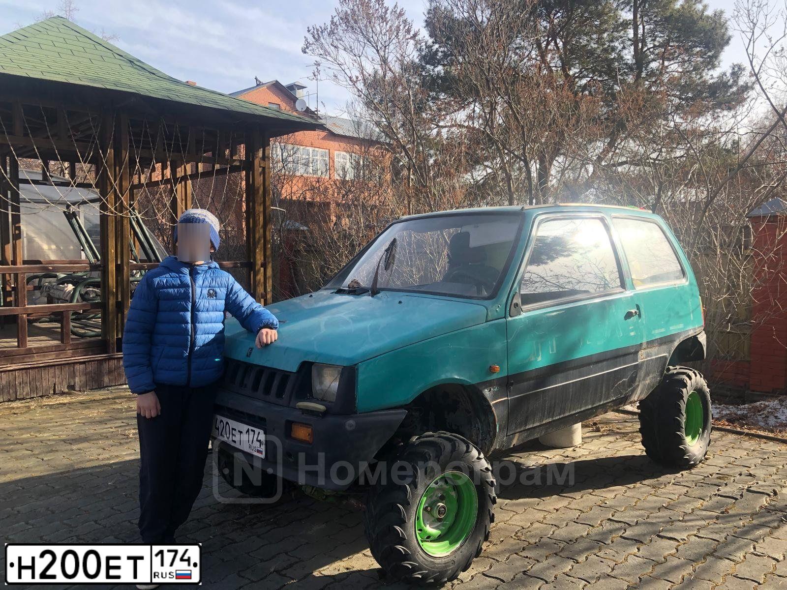Фото автомобиля TOYOTA LANDCRUISER 200, 2012 — госномер Н200ЕТ174. Цвет: СЕРЕБРИСТЫЙ
