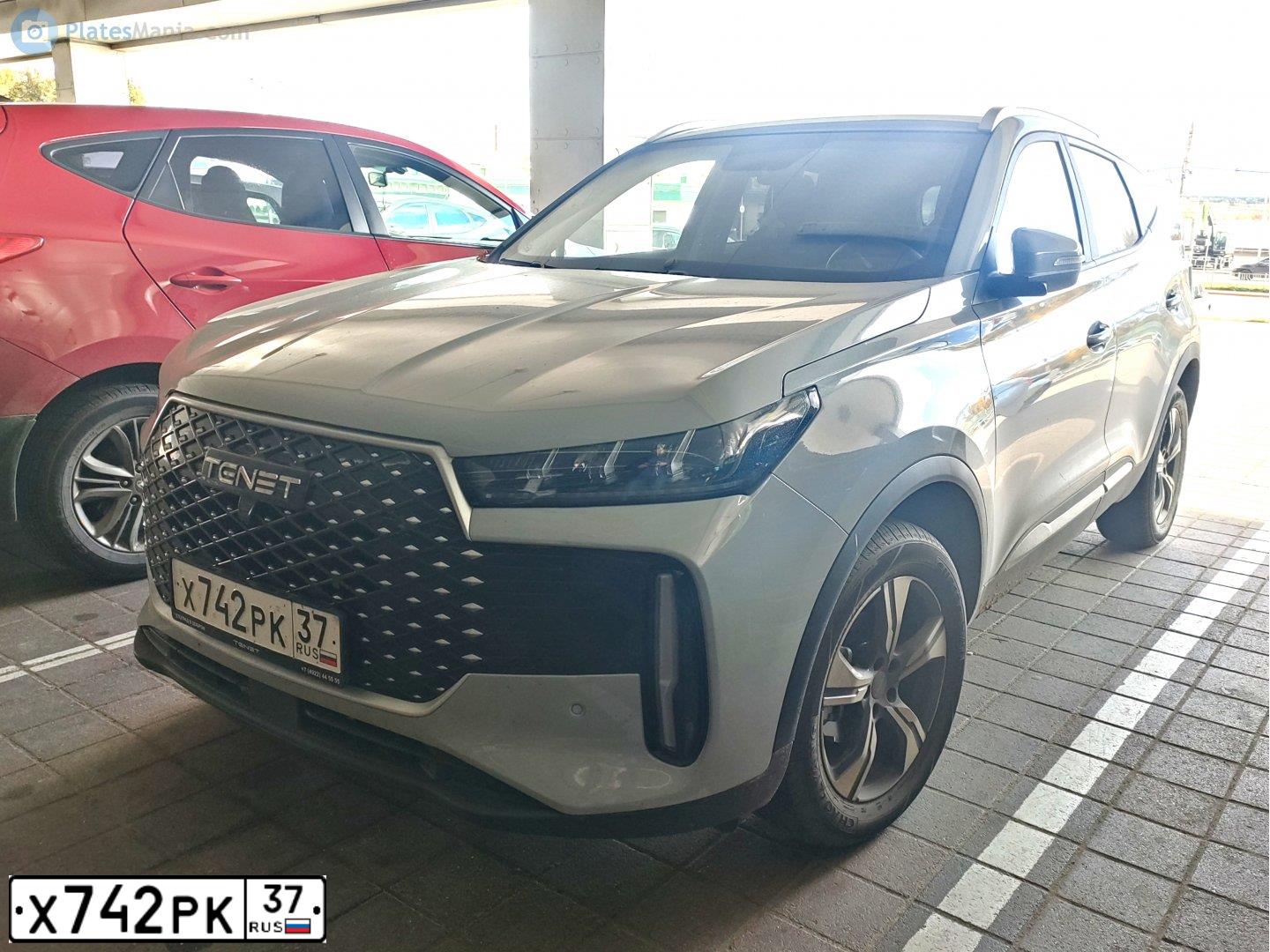 Фото автомобиля RENAULT LOGAN, 2018 — госномер Х742РК37. Цвет: Белый