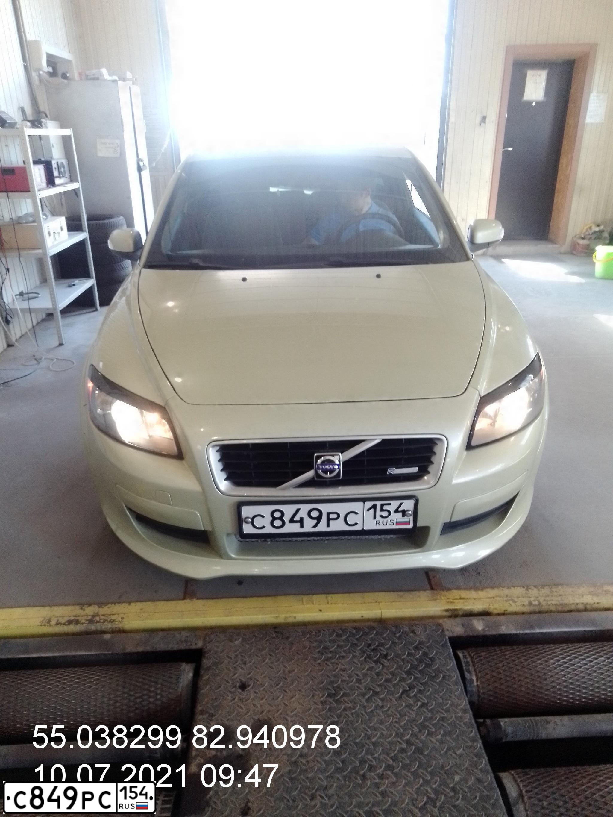 Фото автомобиля VOLVO C30, 2007 — госномер С849РС154. Цвет: СВЕТЛО ЗЕЛЕНЫЙ