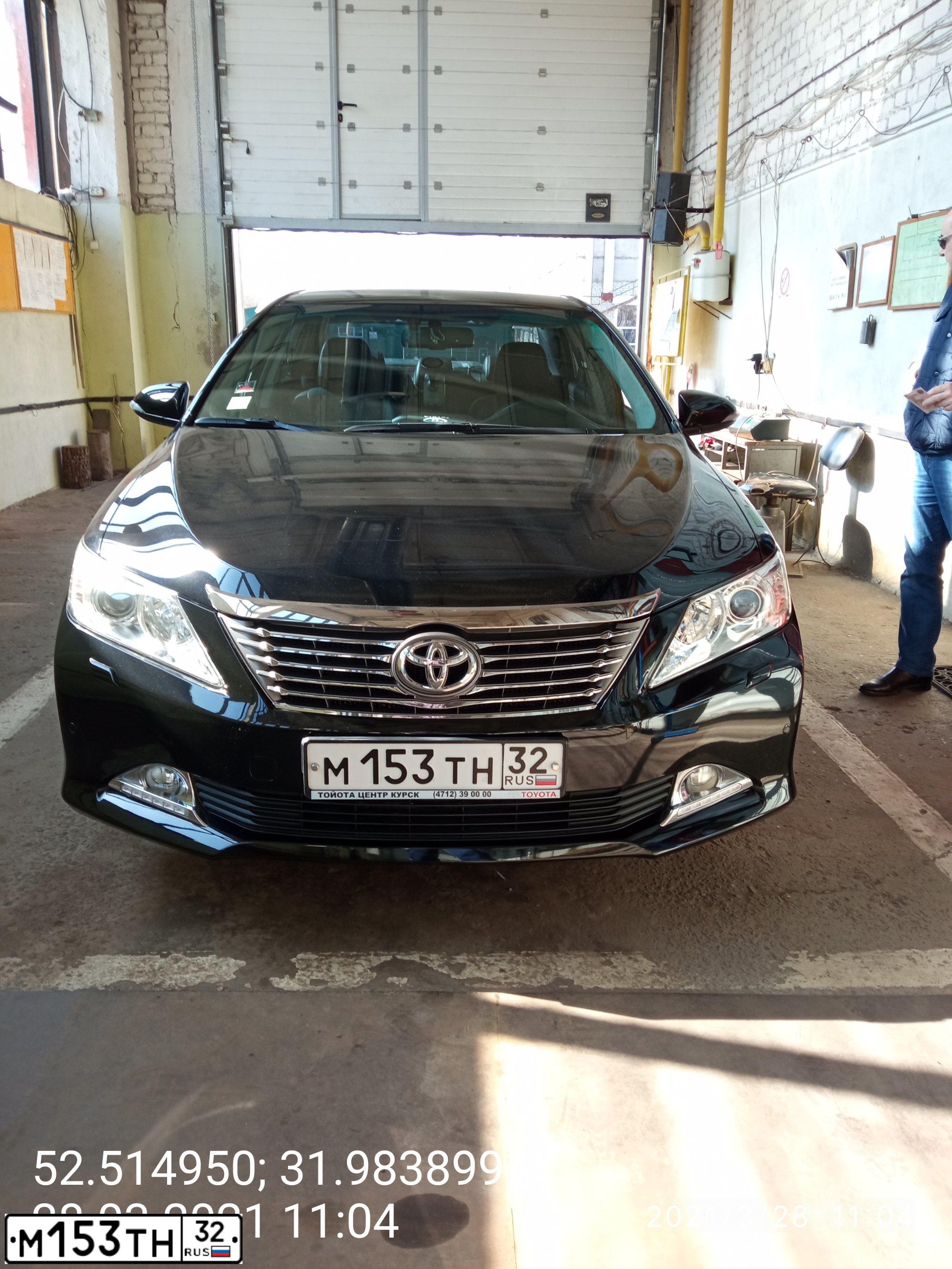 Фото автомобиля TOYOTA CAMRY, 2014 — госномер М153ТН32. Цвет: ЧЕРНЫЙ МЕТАЛЛИК