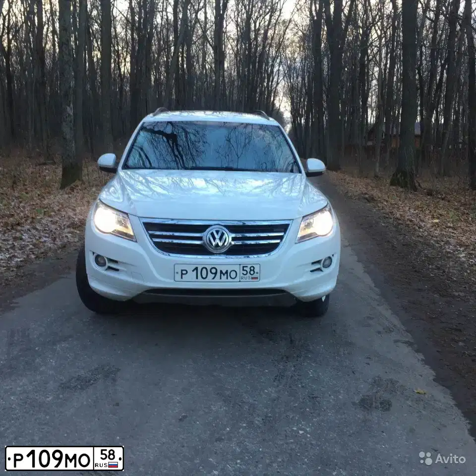 Фото автомобиля VOLKSWAGEN TIGUAN, 2008 — госномер Р109МО58. Цвет: Белый