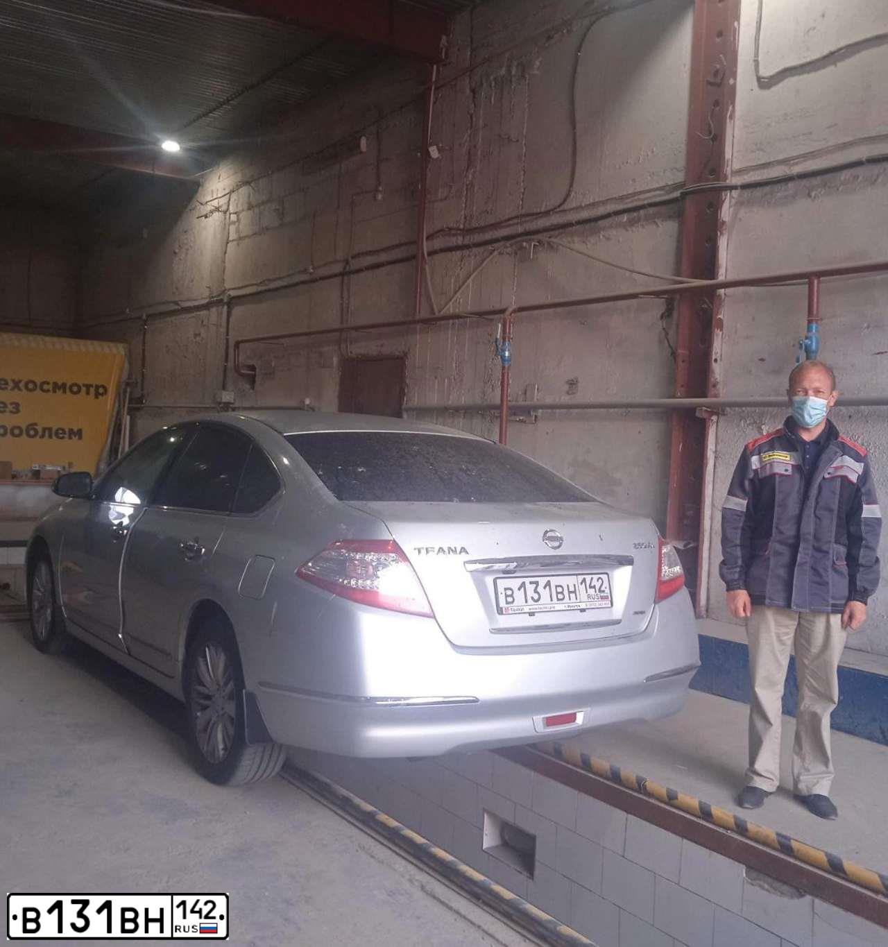 Фото автомобиля NISSAN TEANA, 2012 — госномер Х428КР138. Цвет: Серебристый