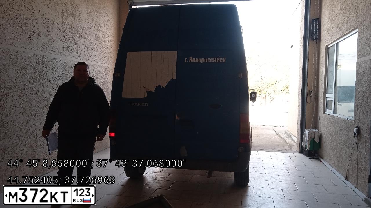 Фото автомобиля FORD TRANSIT, 2005 — госномер С578МС193. Цвет: СИНИЙ