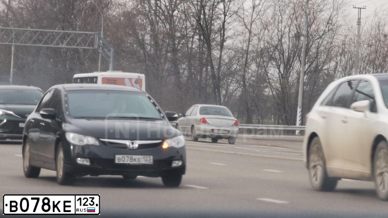 Фото автомобиля HONDA CIVIC, 2008 — госномер В078КЕ123. Цвет: ЧЕРНЫЙ
