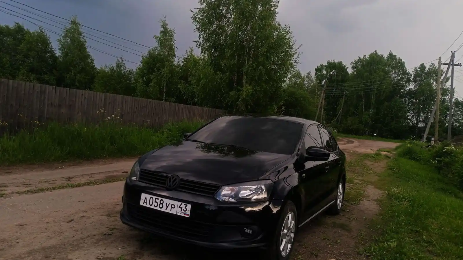Фото автомобиля VOLKSWAGEN POLO, 2013 — госномер А058УР43. Цвет: ЧЕРНЫЙ